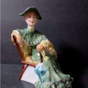 Royal Doulton Figurine Ascot HN2356   5-3/4" tall   Excellent Condition